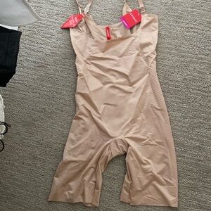 NWT Spanx printed power open bust mid thigh bodysuit beige